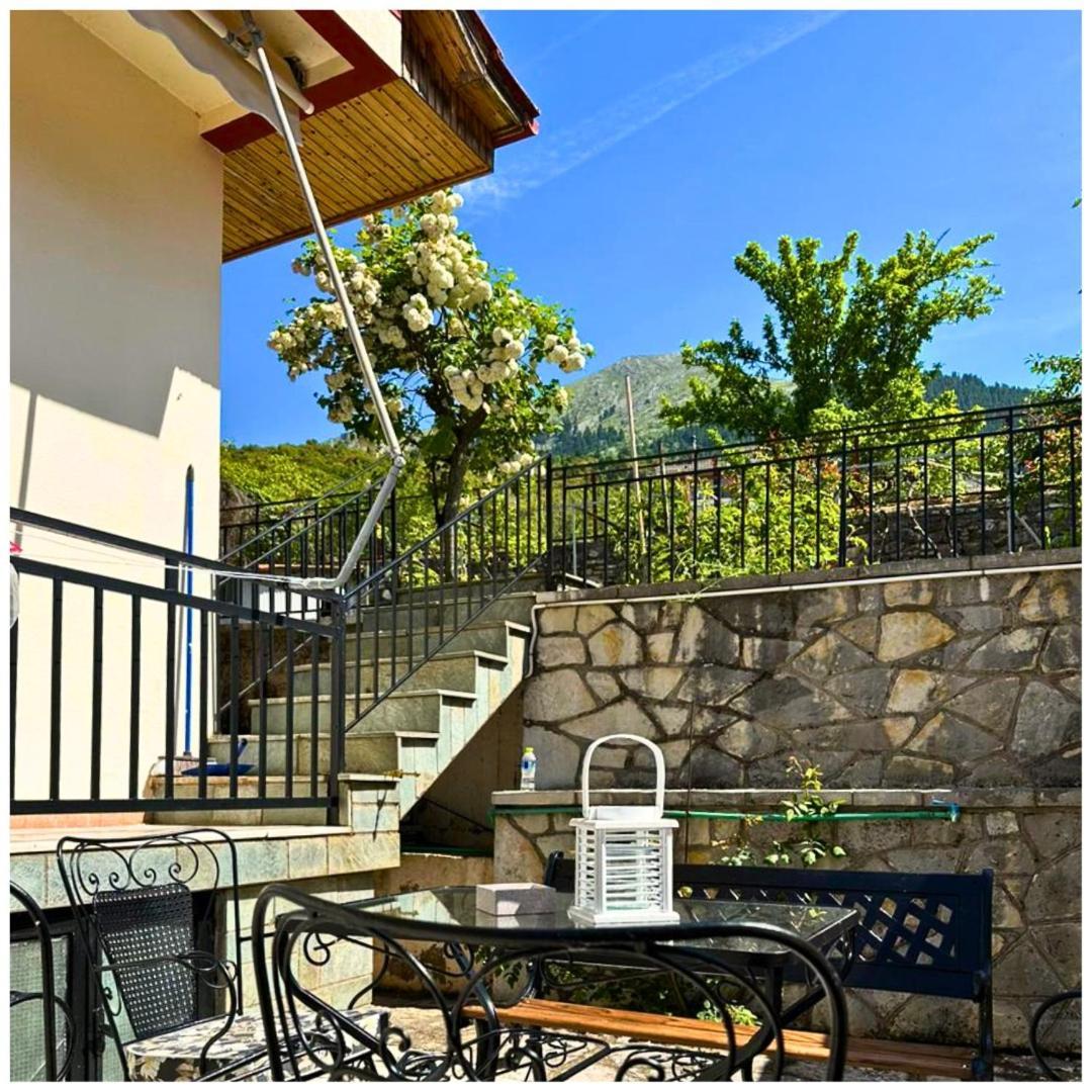 Memories Apartments Μονοκατοικία Στο Καρπενήσι Екстериор снимка